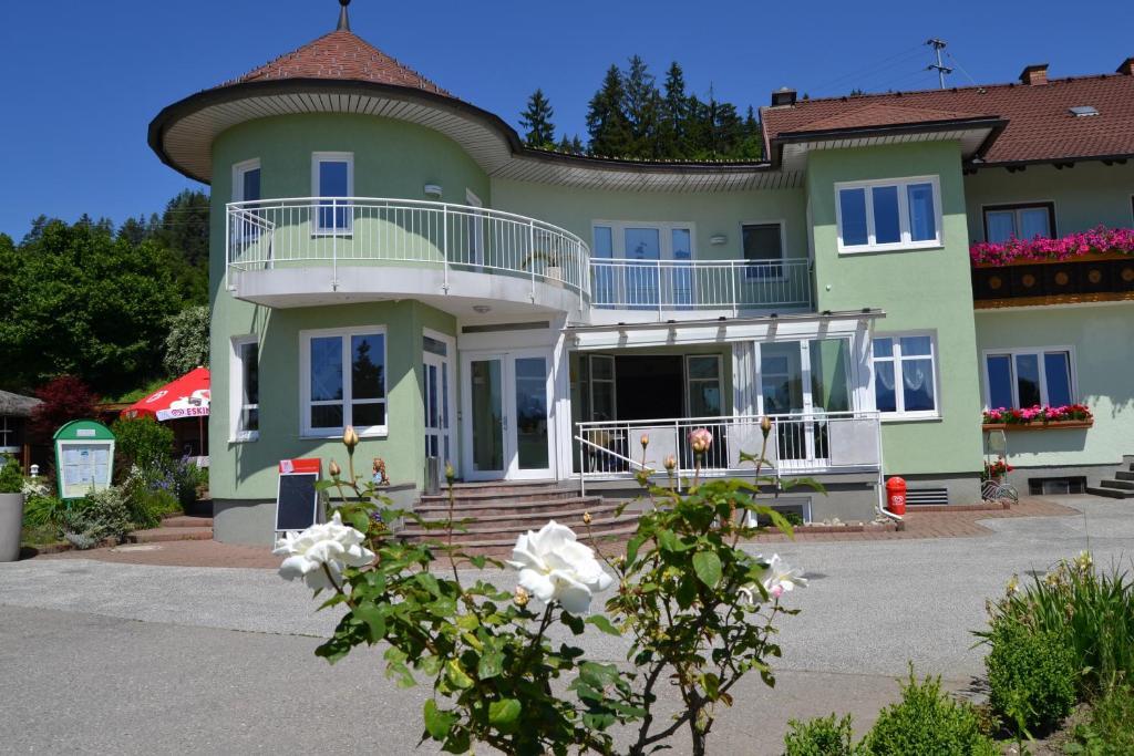 Pension Karawankenblick Мосбург Экстерьер фото